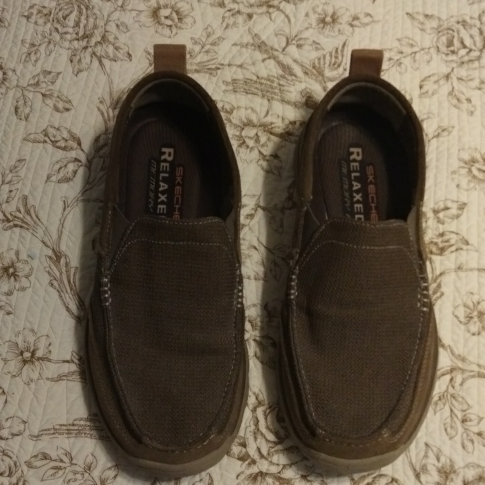Sketchers relaxed fit memory foam men's shoes size 9.5